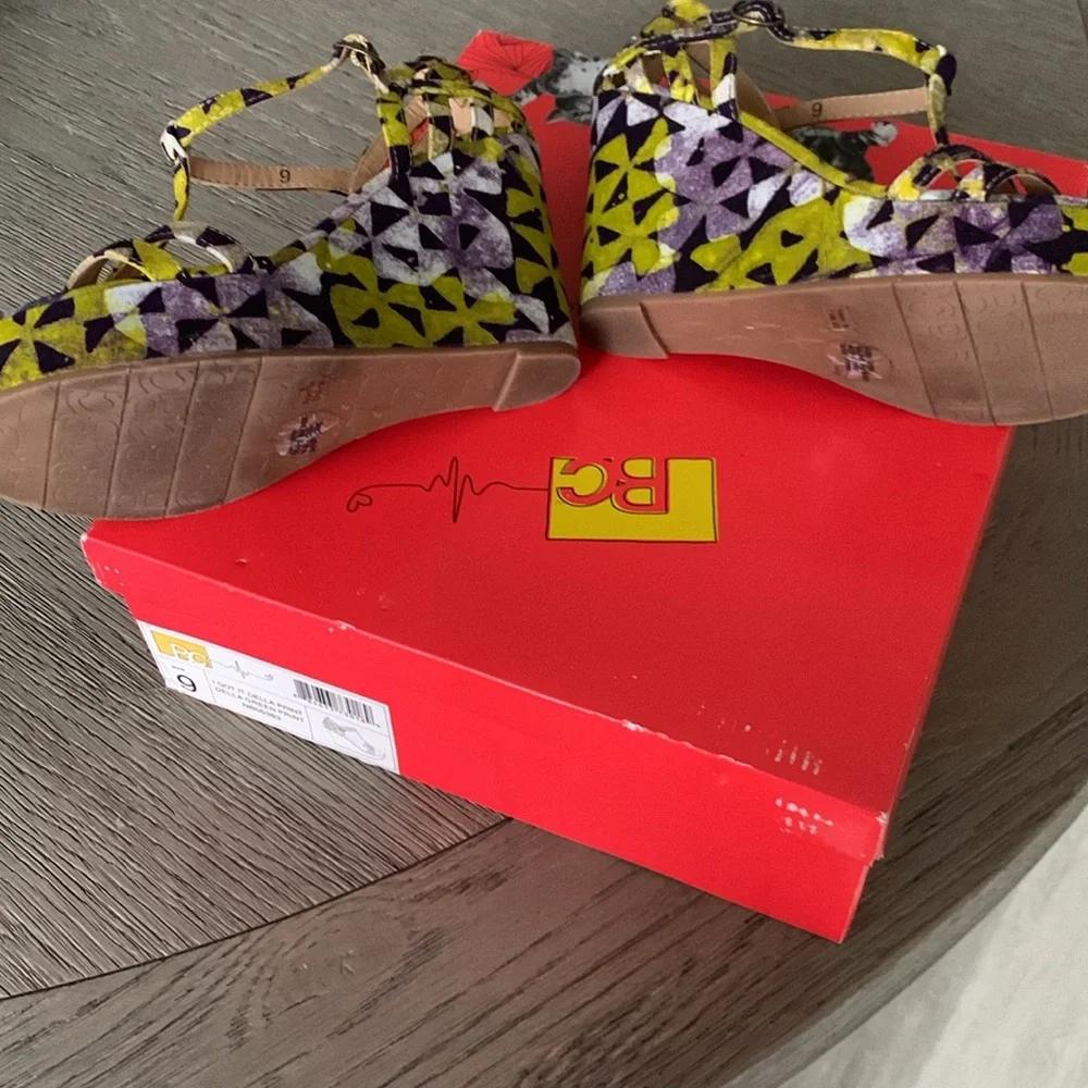 BC, I Got It Della Print, Della Green Print. Size 9. - Picture 4 of 10